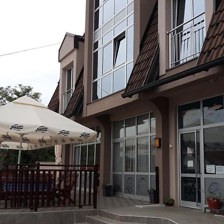באינה באשטה Prenociste I Restoran Ihthis מראה חיצוני תמונה