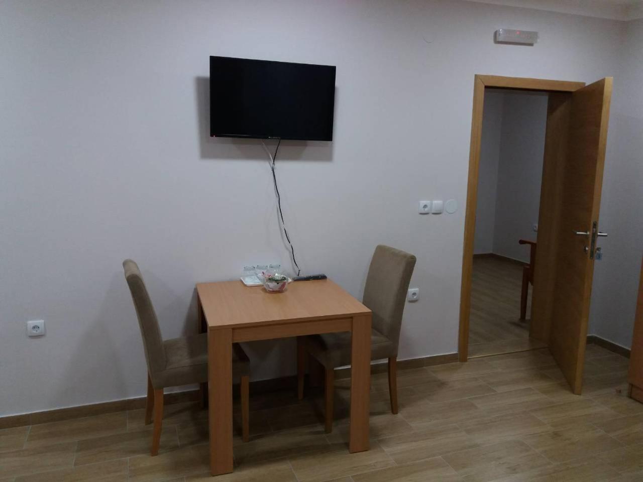 באינה באשטה Prenociste I Restoran Ihthis מראה חיצוני תמונה