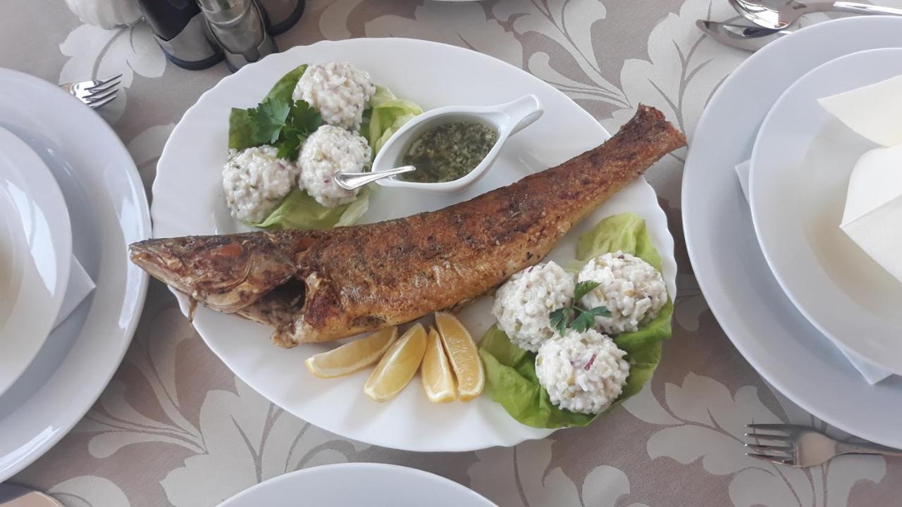 באינה באשטה Prenociste I Restoran Ihthis מראה חיצוני תמונה